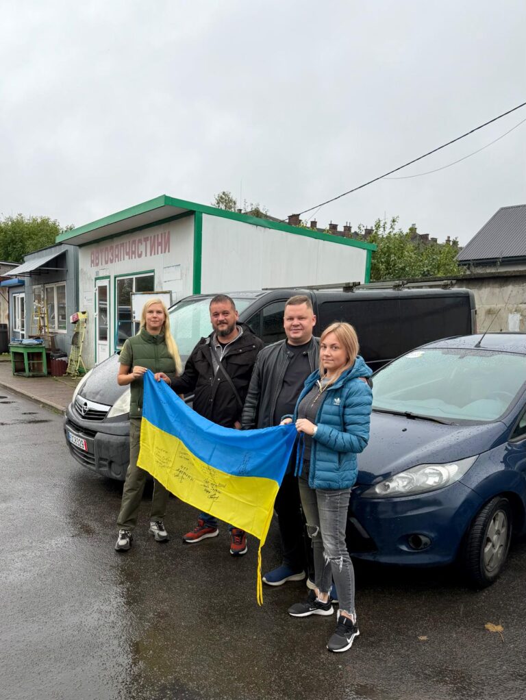 Trīs automašīnas nogādātas Ukrainas armijai